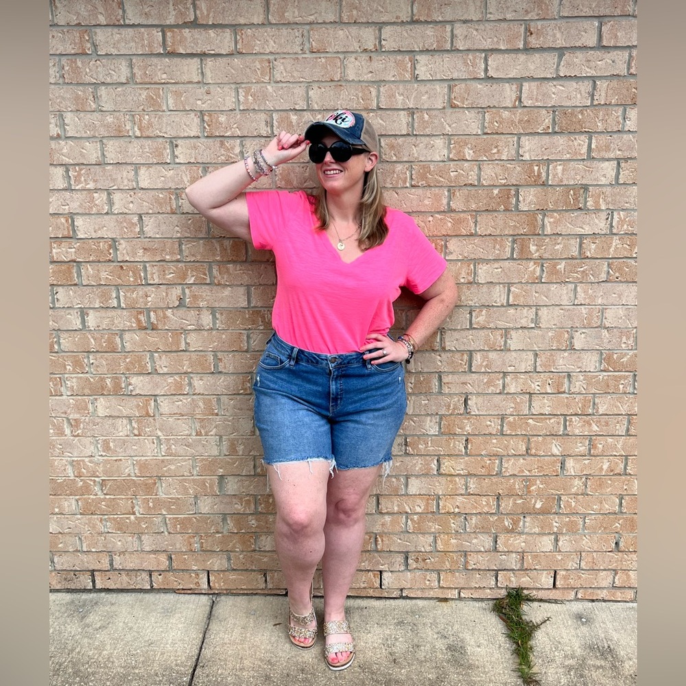 Follow @Thebeachbombshell8 for fun fashion finds 💕